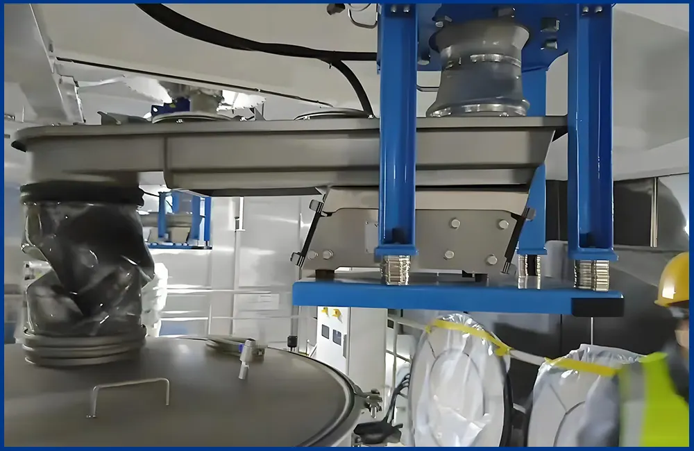 Small electromagnetic vibrating feeder with compact electromagnetic vibrator for chemical fine-grained materials handling