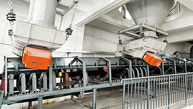 Вибрационный питатель для химического перерабатывающего завода